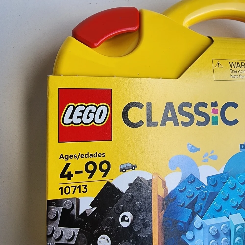 New Sealed Lego 10713 Creative Suitcase Building Complete Toy Set 213 Pieces